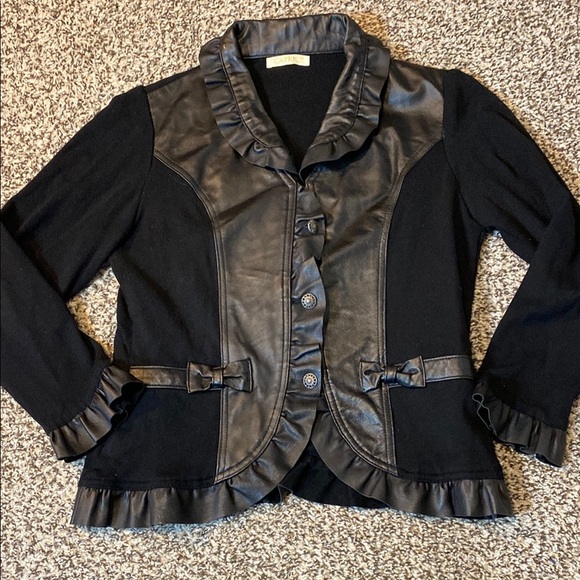 Black Fitted Leather Blazer/Cardigan with Notched Collar and Gathered Waist - Picture 4 of 9
